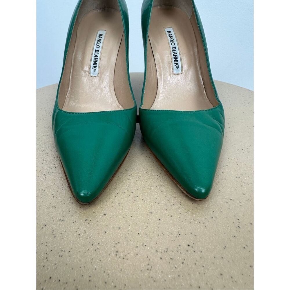 Manolo Blahnik Women’s Leather Kelly Green Leather Point Toe 3.5” Pumps - Picture 16 of 16